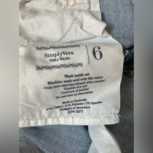 Simply Vera Light Wash Ankle Skinny Mid-rise Jean Size 6 with Tear Accents - Picture 4 of 5